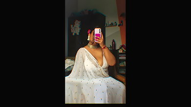 busty punjabl lady cleavage in white saree 1