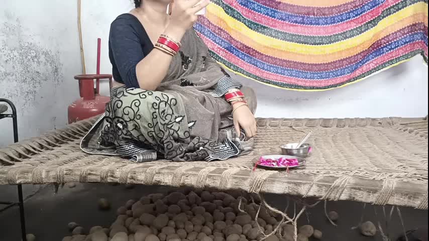 On Rakshabandhan I tied a Rakhi on my stepbrother’s dick! Clear Hindi audio