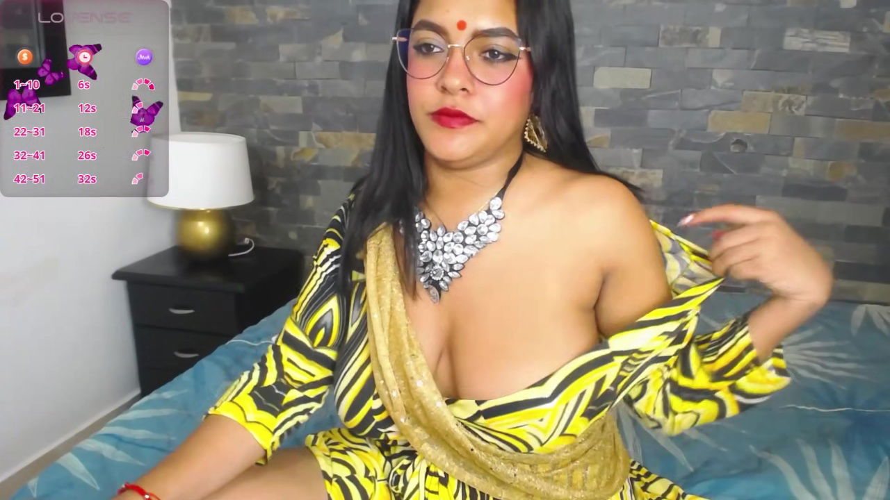 Sexy Bangladeshi Girl Shows Boobs