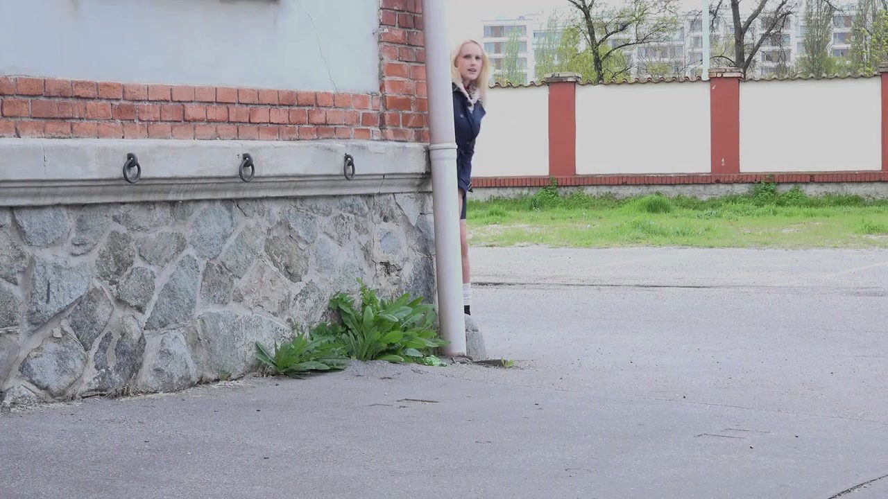Blonde babe pisses outside in the city
