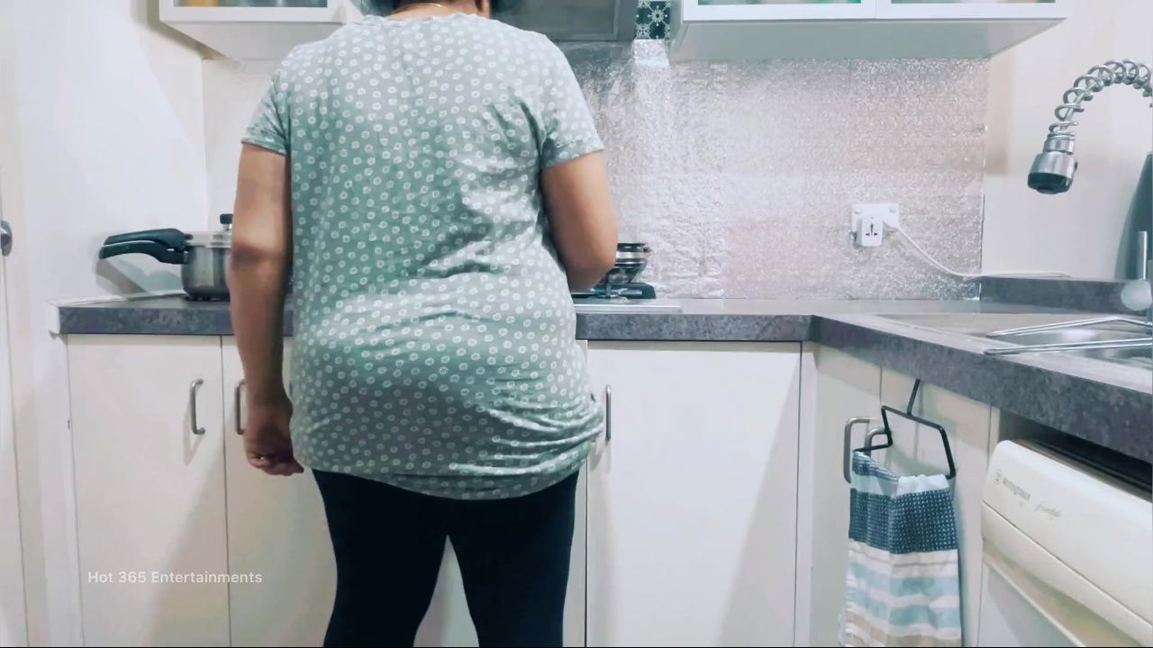 Romantic Indian Couple – Wife’s Ass Spanked, fingered and Boobs Squeezed in the Kitchen