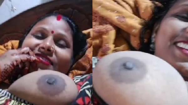 Aunty ki big juicy boobs ki selfie