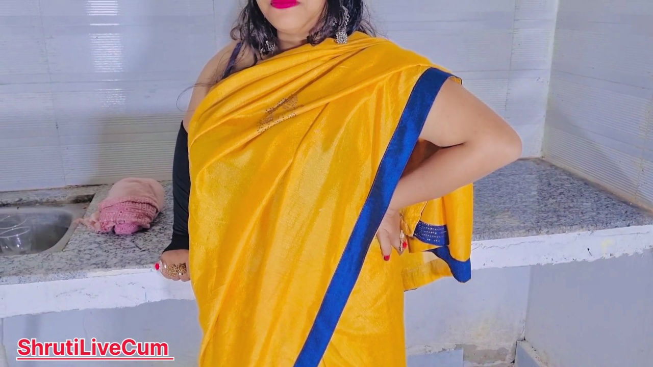 Shruti I Was a Maid and Started Fucking Me Madam Came to Room