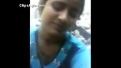 A Girl Wearing Salwaar Is Being Fucked in the Open Outdoor