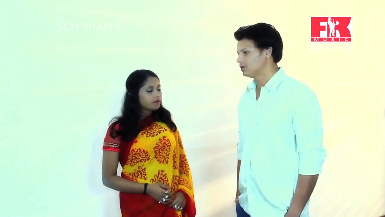 Padhu DESI BHABHI ROMANCE IN RED SAREE