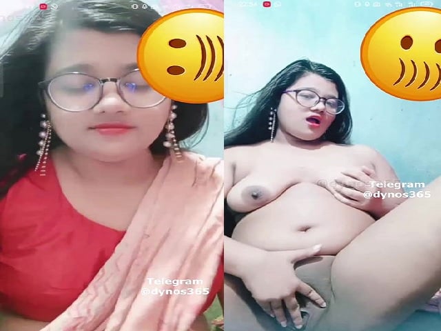 Cute Chamet girl naked chat with follower for money