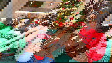 Shay Sights & Reagan Foxx – Feet Sharing Christmas