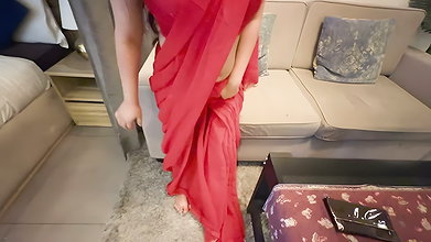 Malkin ke pair daba ke naukar ne seduce Kiya hardcore chudai